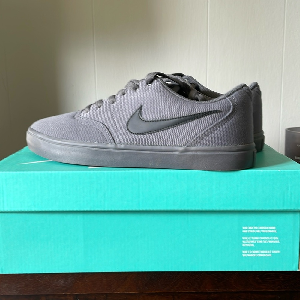 Nike canvas sneaker, new condition, worn once.